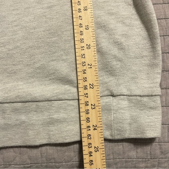 Disney Parks Women’s Minnie Mouse Pullover Sweatshirt Size M - Picture 5 of 6